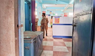 बिना ग्रील लगी खिड़की के रास्ते बैंक में घुसे चोर,चोरी का प्रयास