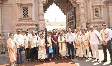 काशी पहुंचे विभिन्न देशों के राजदूतों नें किया श्री काशी विश्वनाथ दर्शन, शैव साधना की जानी बारीकियां