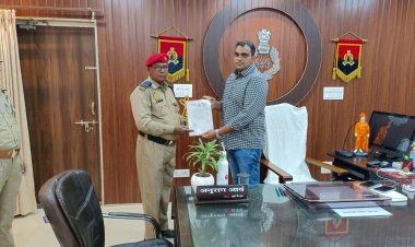 पुलिस अधीक्षक आजमगढ़ अनुराग आर्य ने उत्साहित किया PRD जवान को