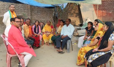 अनुसूचित मोर्चा महानगर पदाधिकारी पहुंचे लाभार्थीयो के द्वार।