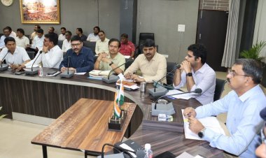 आजमगढ़ में लोकसभा निर्वाचन 2024 की तैयारियों पर जिलाधिकारी का निर्देश