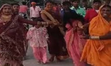 बलिया: बारात के दौरान दूल्हे पर प्रेमिका ने फेंका तेजाब, परिवार ने प्रेमिका की पिटाई की