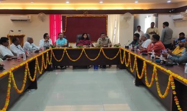 लोकसभा सामान्य निर्वाचन 2024 की तैयारियों को लेकर डीएम व एसपी ने मीडिया प्रतिनिधियों के साथ की बैठक