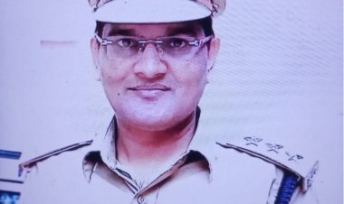 सरकारी मदिरा के दुकानों का आबकारी निरीक्षक कैंपियरगंज ने किया औचक निरीक्षण