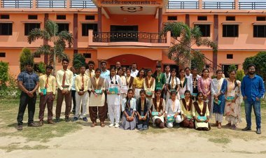 मेधावी छात्र छात्राओं को गगहा क्षेत्र के लीलावती सिंह स्मारक इंटर मीडिएट विद्यालय भैंसहा ने किया सम्मानित