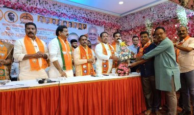 शिवसेना प्रत्याशी श्रीरंग अप्पा बारणे ने खांदा कॉलोनी में श्रमिक एवं टैक्सी/रिक्शा चालकों के साथ जनसभा की