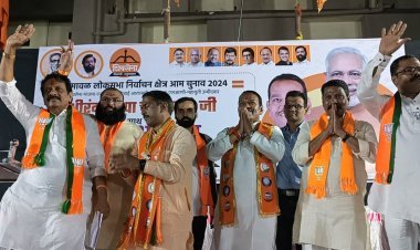 शिवसेना सांसद श्रीरंग अप्पा बारणे ने किया पनवेल में रोड शो, फूलों की बारिश और पुष्पगुच्छ से हुआ स्वागत