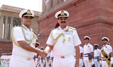 पीवीएसएम, एवीएसएम, एनएम एडमिरल दिनेश के त्रिपाठी ने 26वें नौसेना प्रमुख के रूप में भारतीय नौसेना की कमान संभाली