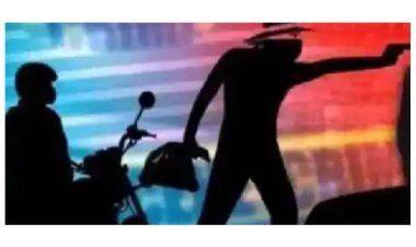 अज्ञात बदमाशों द्वारा दो बाईक से 5/6 लोगों ने,मोबाईल और बाईक को गन प्वाइंट पर की लूट