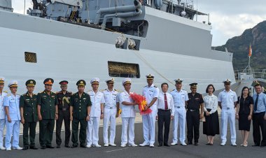 भारतीय नौसेना पोत  आईएनएस किल्टन द्वारा वियतनाम की कैम रन खाड़ी (कैम रन बे) की यात्रा