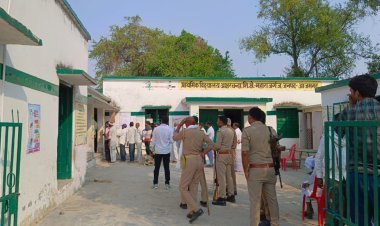 आजमगढ़: प्राथमिक विद्यालय अखरचंदा में EVM खराब, मतदान बाधित