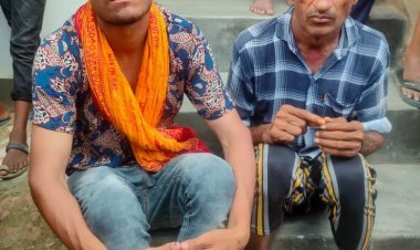 बाईक से भीख मांग रहे दो संदिग्ध व्यक्ति को ग्रामीणों ने पुलिस को सौंपा