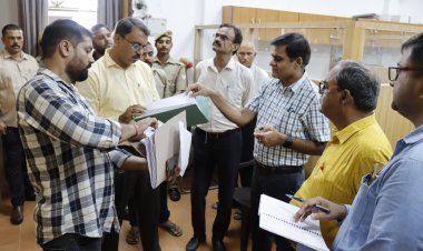 मण्डलायुक्त ने किया उप निबन्धन, सदर कार्यालय तथा आज़मगढ़ विकास प्राधिकरण कार्यालय का औचक निरीक्षण