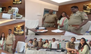 महिला पत्रकार ने पुलिस कर्मियों की कलाई पर बांधी राखी, थाने में बिखरी रक्षाबंधन की खुशियां