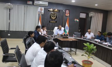 जिलाधिकारी विशाल भारद्वाज ने शिक्षा के क्षेत्र में गुणवत्ता सुधार पर जोर दिया, विद्यालयों में सुधारात्मक कदम उठाने के निर्देश