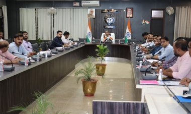 आजमगढ़: जिलाधिकारी श्री विशाल भारद्वाज का रोड रेस्टोरेशन और जल जीवन मिशन के कार्यों को शीघ्रता से पूर्ण करने का सख्त निर्देश