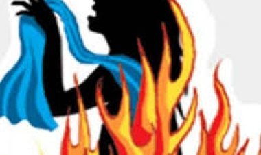 युवती ने थाने में लगाई खुद को आग, फरियादी ने बचाई जान
