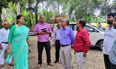 विद्युत विभाग के स्टोर व वर्कशाप का जिलाधिकारी ने किया स्थलीय निरीक्षण।