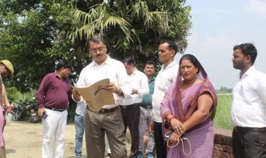 जिलाधिकारी विशाल भारद्वाज का साप्ताहिक भ्रमण: मनरेगा कार्यों का निरीक्षण और विद्यालयों में शिक्षा की गुणवत्ता का मूल्यांकन