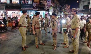 गोरखपुर: बारावफात जुलूस और गणेश प्रतिमा विसर्जन की सुरक्षा सुनिश्चित करने हेतु पुलिस का पैदल गश्त, SSP ने लिया कानून व्यवस्था का जायजा