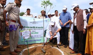 मत्स्यपालन विभाग द्वारा स्वच्छता ही सेवा अभियान 2024 के तहत वृक्षारोपण कार्यक्रम "एक पेड़ मां के नाम"  का आयोजन