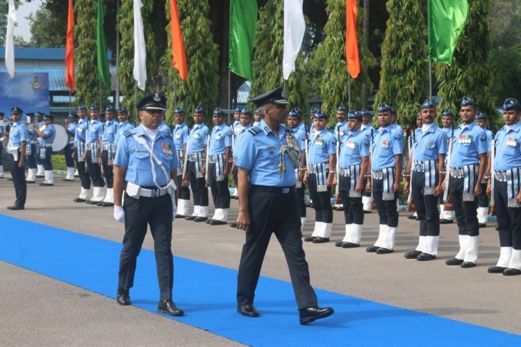 एयर मार्शल आशुतोष दीक्षित ने मध्य वायु कमान के एओसी-इन-सी का पदभार संभाला