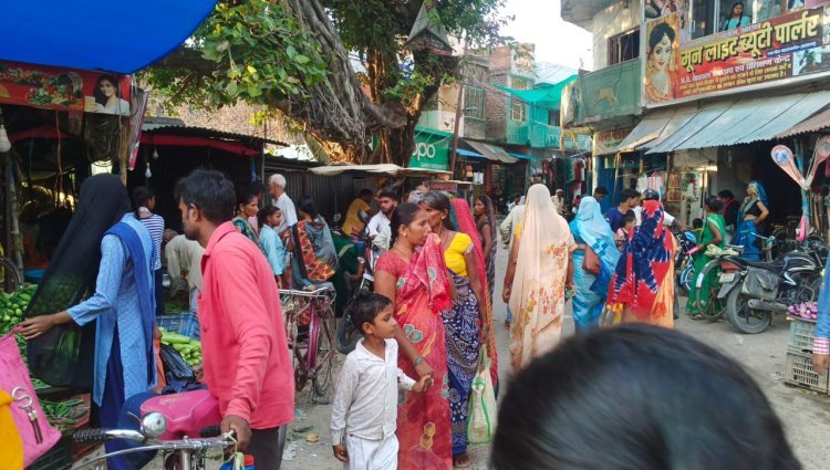 जीवित पुत्रीका पर्व पर महराजगंज की बाजारों में उमड़ी भीड़: माताओं ने किया व्रत से जुड़ी वस्तुओं की ख़रीदारी, चेहरे पर दिखी संतोष और श्रद्धा की झलक