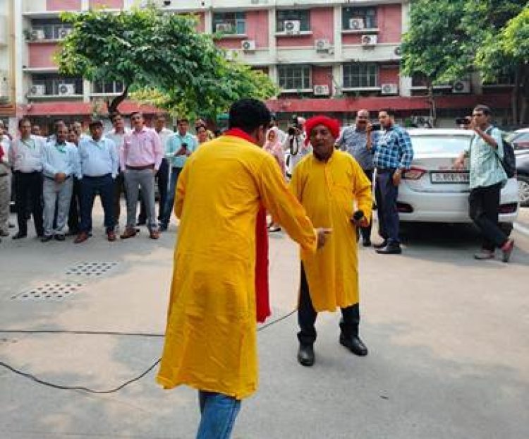 विधायी विभाग ने स्वच्छता अभियान के प्रति जागरूकता के लिए नुक्कड़ नाटक का आयोजन किया