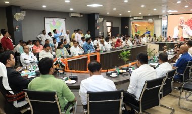 आजमगढ़ में टीबी मुक्त ग्राम पंचायतों का सम्मान—गांधी जयंती पर जिलाधिकारी ने प्रधानों को किया सम्मानित, 2025 तक टीबी मुक्त भारत का लक्ष्य