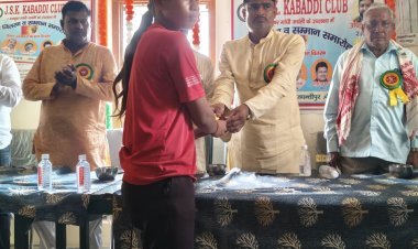 जेएसके कबड्डी क्लब द्वारा खिलाड़ियों को किया गया कीट वितरण