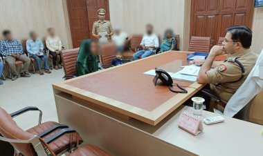 सिपाही पंकज की पत्नी पहुंची एसएसपी कार्यालय, लगाई न्याय की गुहार