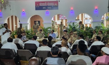 गोरखपुर पुलिस द्वारा आगामी त्यौहारों के मद्देनज़र धर्मगुरुओं और सभासदों के साथ सुरक्षा गोष्ठी आयोजित