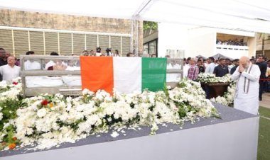 केन्द्रीय गृह एवं सहकारिता मंत्री  अमित शाह ने प्रसिद्ध उद्योगपति रतन टाटा को श्रद्धासुमन अर्पित किए