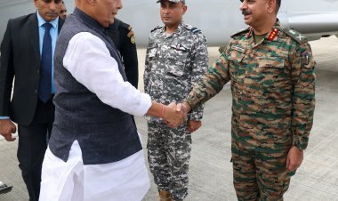 रक्षा मंत्री राजनाथ सिंह ने सेना कमांडरों के सम्मेलन में वरिष्ठ सैन्य अधिकारियों को संबोधित किया