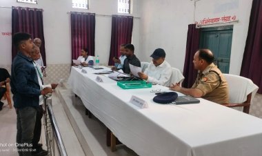 अवैध रूप से पोखरी पे कब्जा को मुक्त करवाने के लिए उपजिलाधिकारी को सौंपा गया ज्ञापन