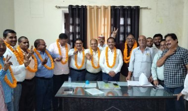 आजमगढ़ में चकबंदी अधिकारी संघ का चुनाव सम्पन्न: सर्वसम्मति से चुने गए नए पदाधिकारी