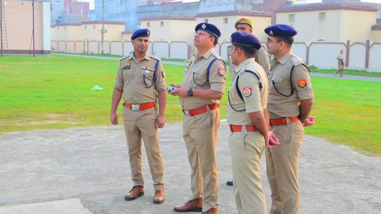 पुलिस अधीक्षक हेमराज मीना ने किया शुक्रवार की परेड का निरीक्षण: पुलिस बल को दिए कर्तव्य निष्ठा और कुशलता के निर्देश