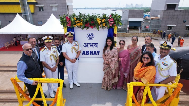 भारतीय नौसेना को मिला नया सुरक्षा बल, 'अभय' एंटी-सबमरीन वारफेयर क्राफ्ट का भव्य लोकार्पण