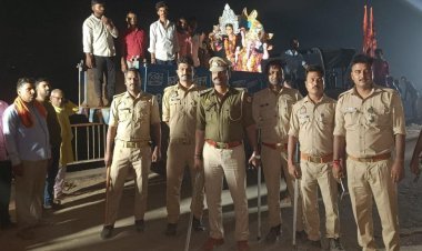 धुरियापार में कुआनो नदी में विसर्जन के दौरान सुरक्षा व्यवस्था चाक-चौबंद