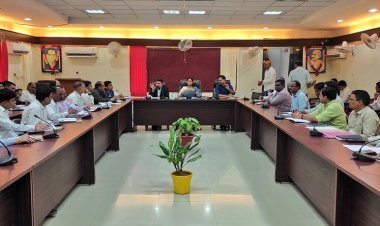 गो आश्रय स्थलों में मूलभूत सुविधाओं को लेकर जिलाधिकारी व मुख्य विकास अधिकारी ने की बैठक