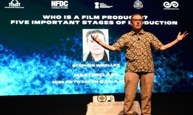 IFFI 55: फिल्म निर्माता स्टीफन वूली का संदेश— जुनून के साथ व्यावहारिक बनें