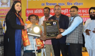 राम की नगरी अयोध्या में गोरखपुर के दिव्यांग डॉ. उमेश चंद किरण को मिला 'दिव्यांग स्वाभिमान सम्मान 2024'