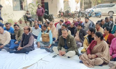 23 मांगों को लेकर रोडवेज कर्मचारी संयुक्त परिषद ने दिया धरना