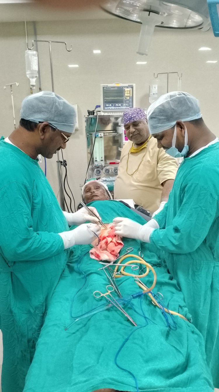 95 वर्षीय मां के लिए ममता और समर्पण ने जीता मौत से जंग, रामरती हॉस्पिटल में हुआ चमत्कारिक ऑपरेशन