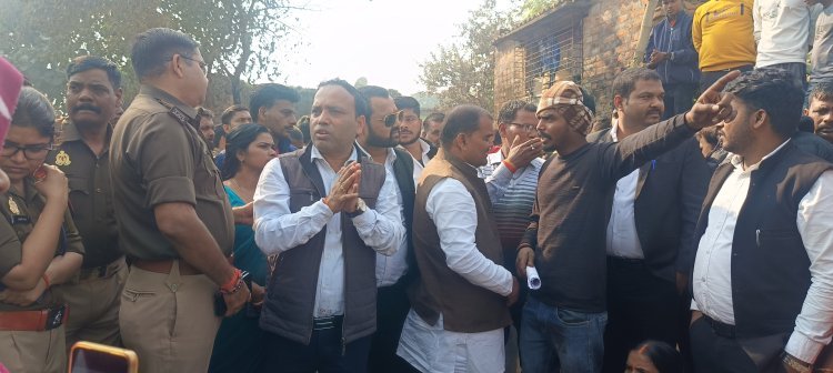 गीडा हत्याकांड: 24 घंटे में मुख्य आरोपी गिरफ्तार, गाँव में तनाव, पुलिस की लापरवाही पर कार्रवाई