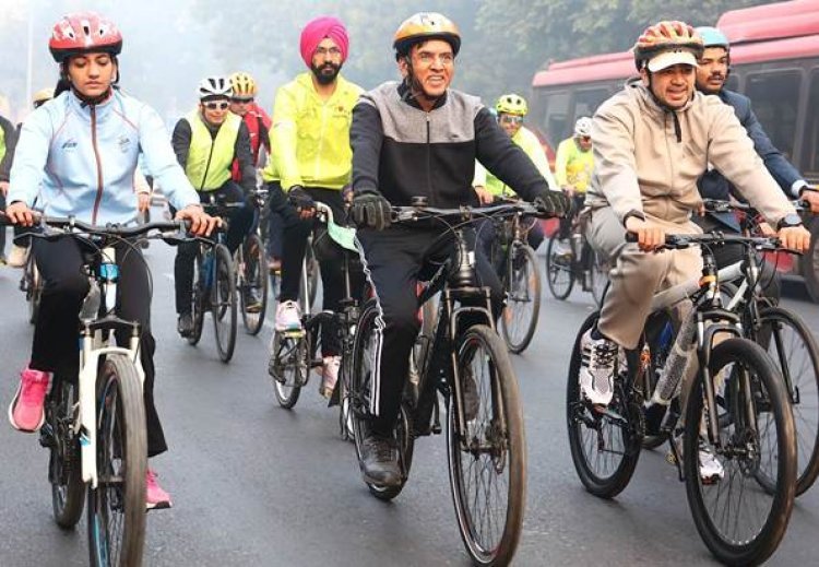 डॉ. मनसुख मंडाविया ने 'फिट इंडिया साइकिलिंग अभियान' का शुभारंभ किया; देशभर में 1000 स्थानों पर आयोजन