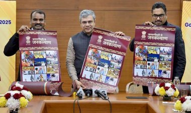 केंद्रीय मंत्री अश्विनी वैष्णव ने 2025 के भारत सरकार कैलेंडर का अनावरण किया