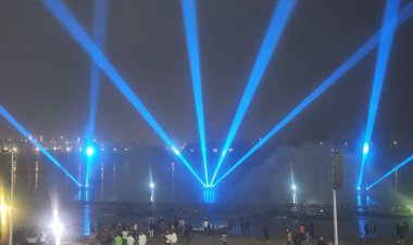 महाकुंभ में भव्य लेज़र वॉटर स्क्रीन शो का शुभारम्भ