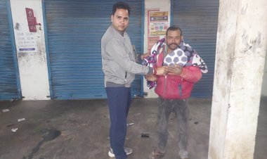 ठंड में मानवता की मिशाल: गगहा थाना प्रभारी ने जरूरतमंदों को ओढ़ाई राहत की चादर