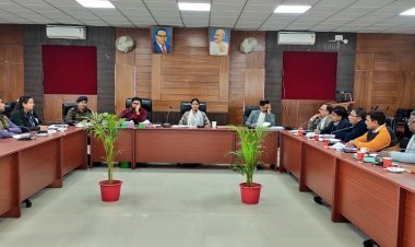डीएम की अध्यक्षता में बैठक: यूपी दिवस, सुभाष जयंती, मतदाता दिवस और गणतंत्र दिवस तैयारियों पर चर्चा